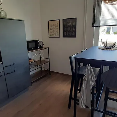 Augenblicke In - Modernes Mit Garten