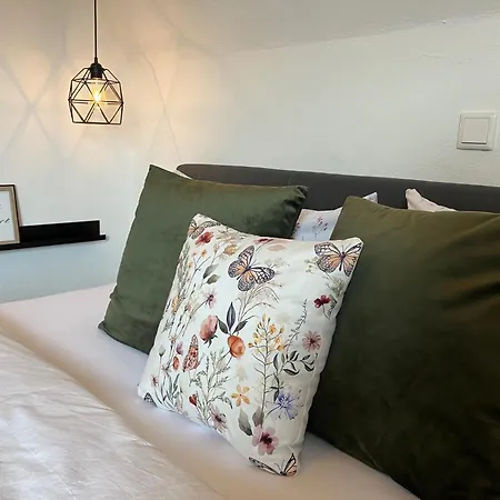 Augenblicke In - Modernes Mit Garten