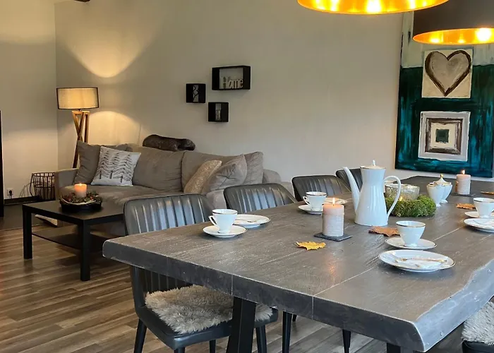 בית נופש Augenblicke In - Modernes Mit Garten