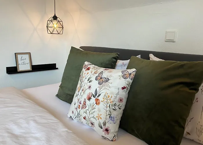 Augenblicke In - Modernes Mit Garten